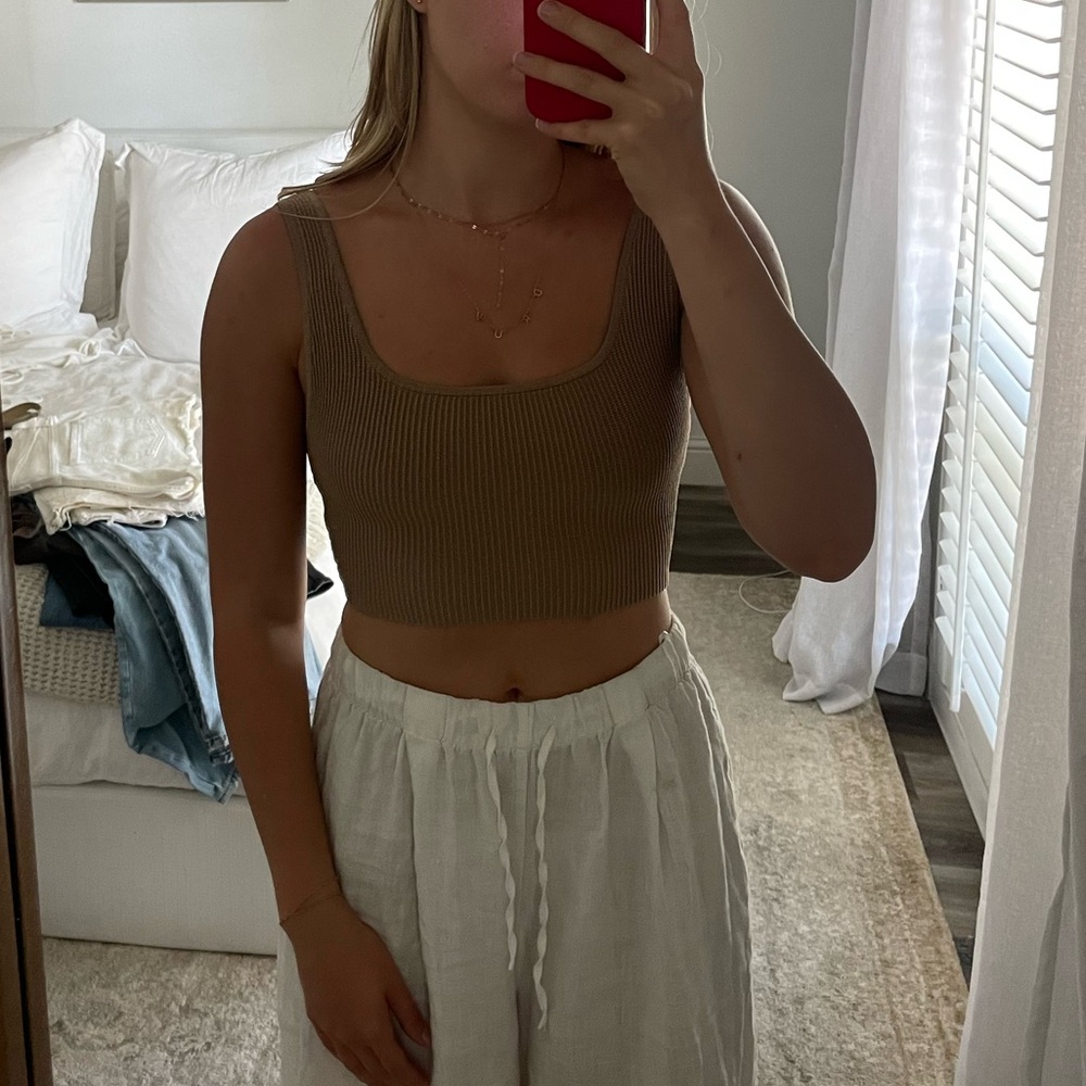 Babaton sculpt crop tank